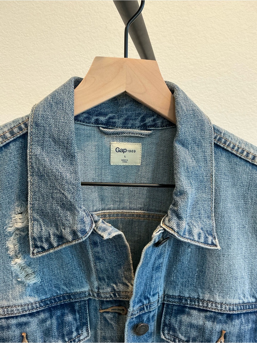 GAP Medium Wash Distressed Denim Jacket - Picture 2 of 5
